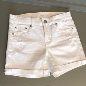 DISTRESSED WHITE DENIM SHORTS